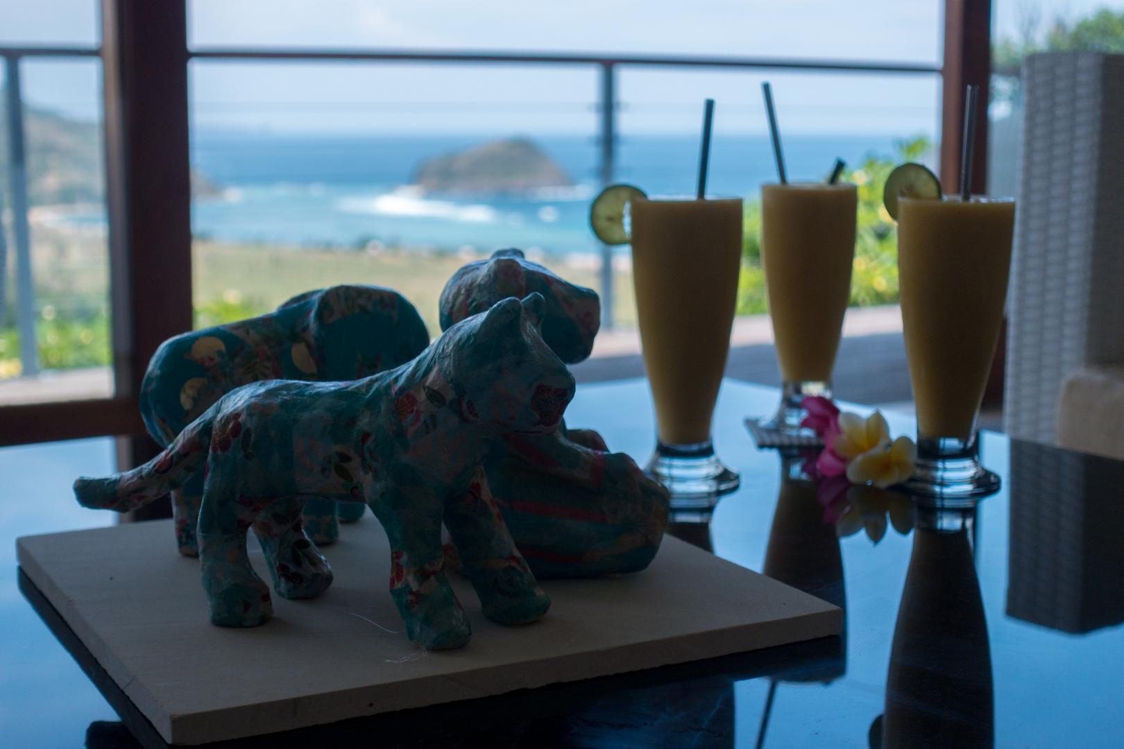 Art, healthy juices, and a view over Are Guling bay
