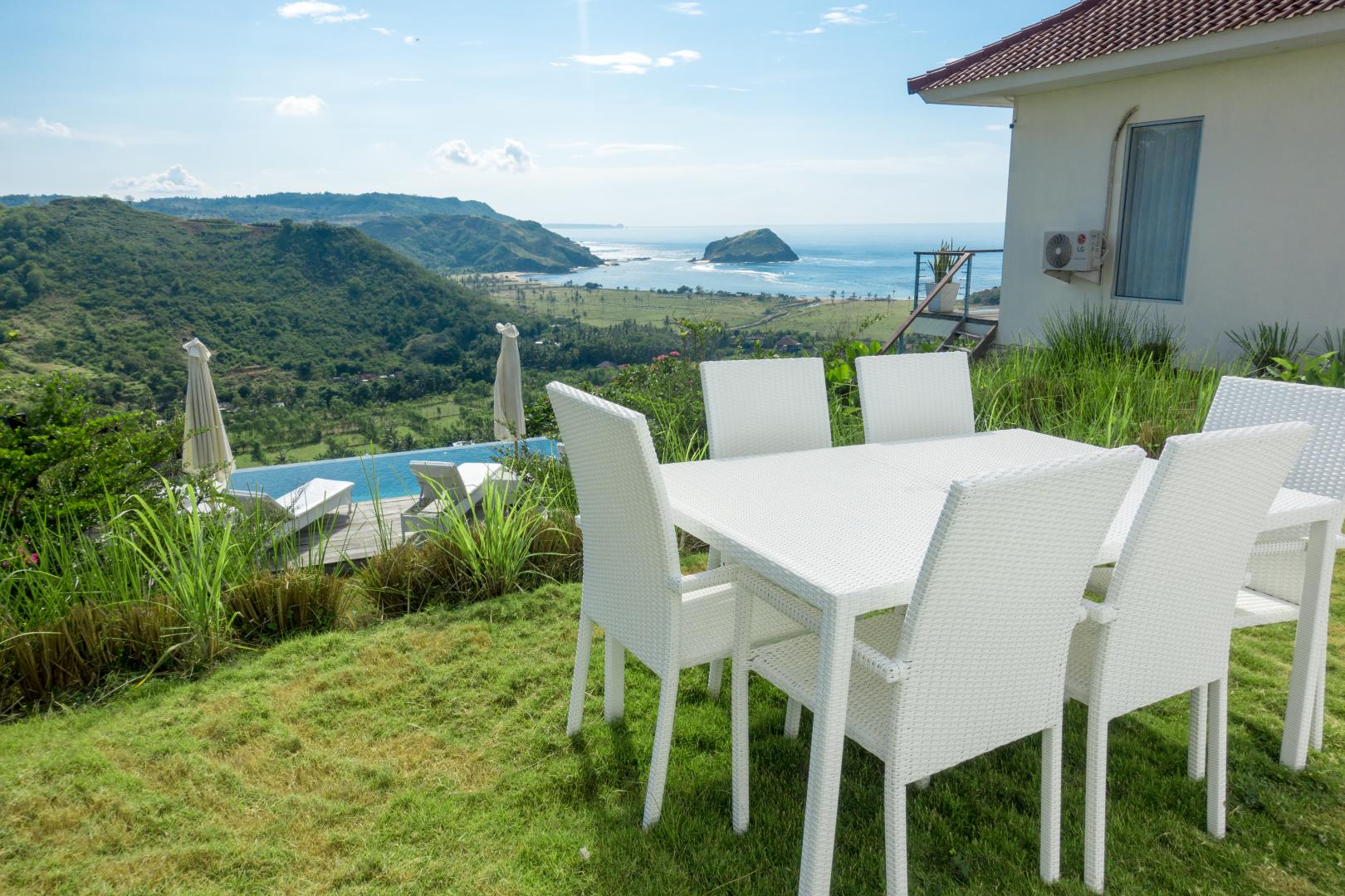 Outdoors table, perfect for a barbeque