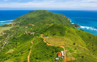 The hill between Are Guling and Mawun bay